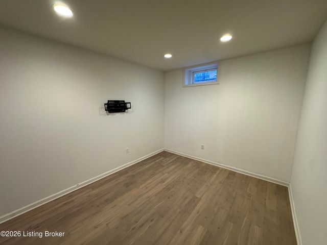 5466 R Bruce Ave, Louisville, KY 40214