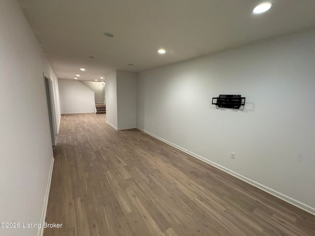 5466 R Bruce Ave, Louisville, KY 40214