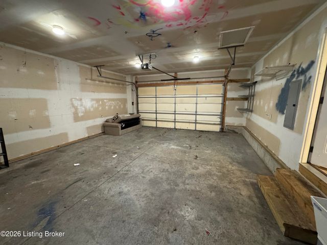 5466 R Bruce Ave, Louisville, KY 40214