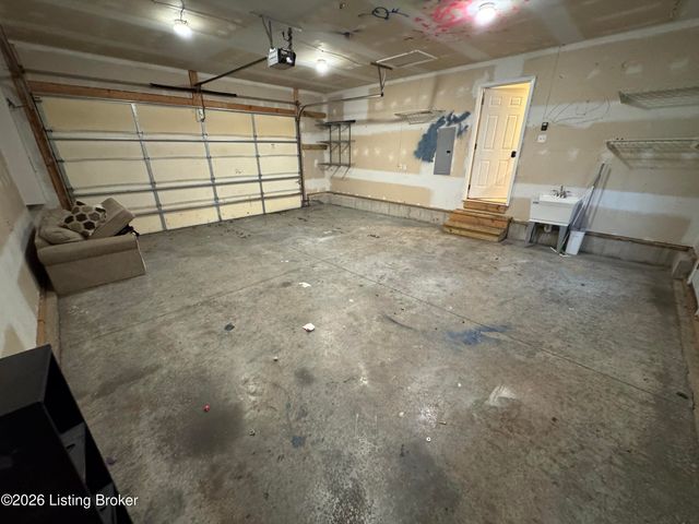 5466 R Bruce Ave, Louisville, KY 40214