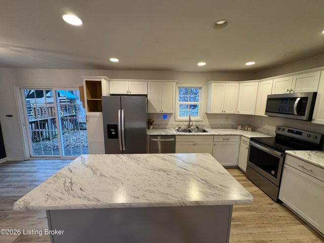 5466 R Bruce Ave, Louisville, KY 40214