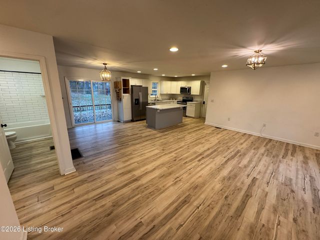 5466 R Bruce Ave, Louisville, KY 40214