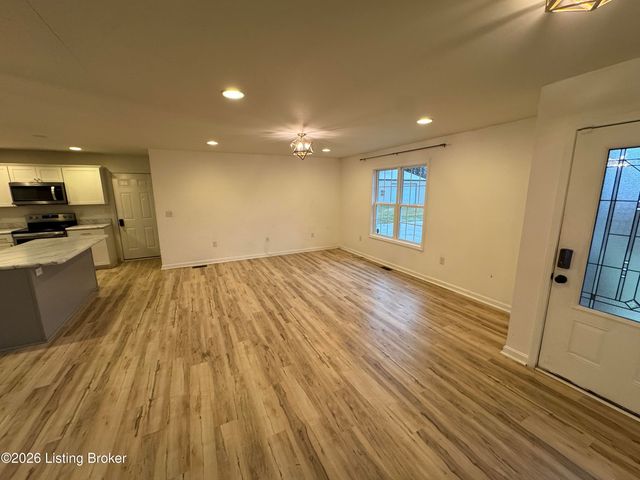 5466 R Bruce Ave, Louisville, KY 40214