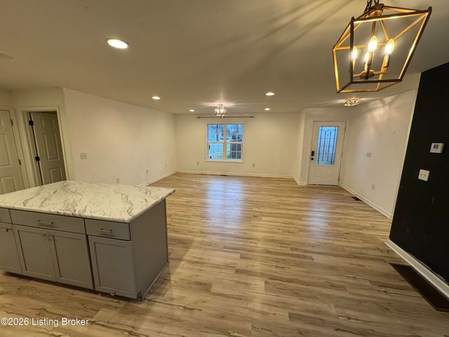 5466 R Bruce Ave, Louisville, KY 40214