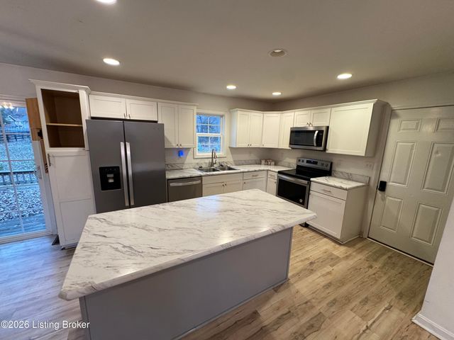 5466 R Bruce Ave, Louisville, KY 40214