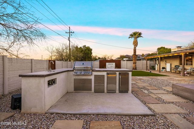 4723 N Maddux Avenue, Tucson, AZ 85704
