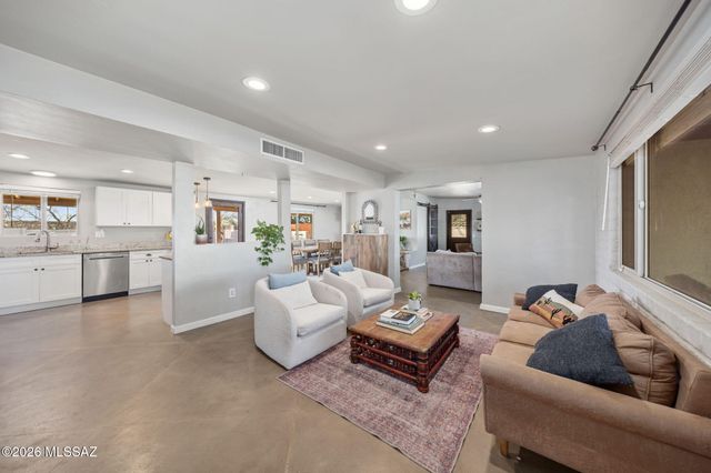 4723 N Maddux Avenue, Tucson, AZ 85704