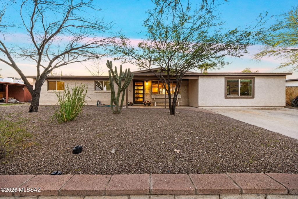 4723 N Maddux Avenue, Tucson, AZ 85704
