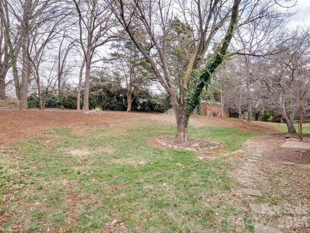 7034 Quail Hill Road, Charlotte, NC 28210