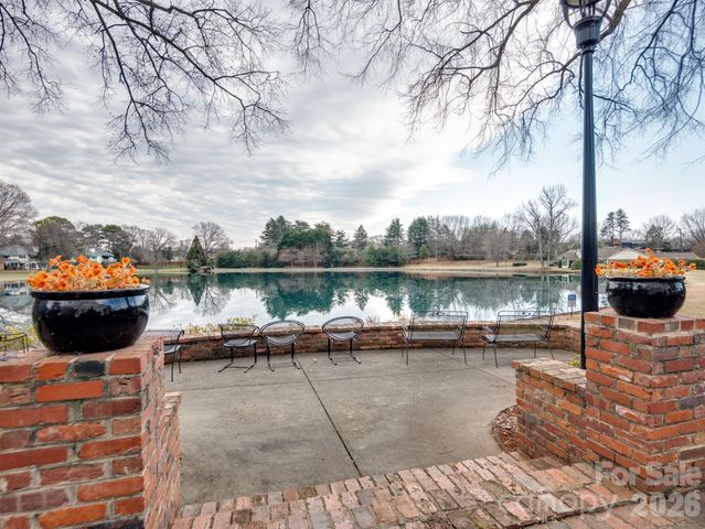 7034 Quail Hill Road, Charlotte, NC 28210