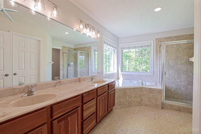 1919 Highcliff Court, Fairfield, OH 45014