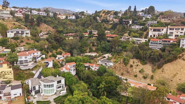 6993 La Presa Drive, Los Angeles, CA 90068