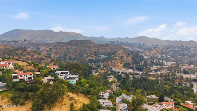 6993 La Presa Drive, Los Angeles, CA 90068