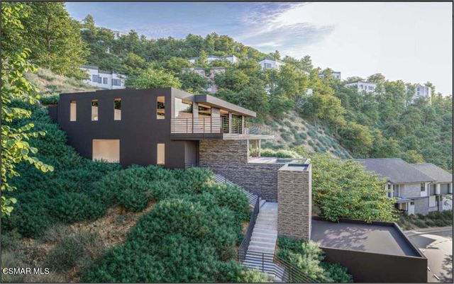 6993 La Presa Drive, Los Angeles, CA 90068