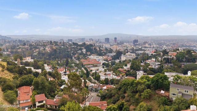 6993 La Presa Drive, Los Angeles, CA 90068