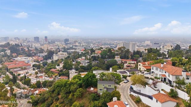 6993 La Presa Drive, Los Angeles, CA 90068