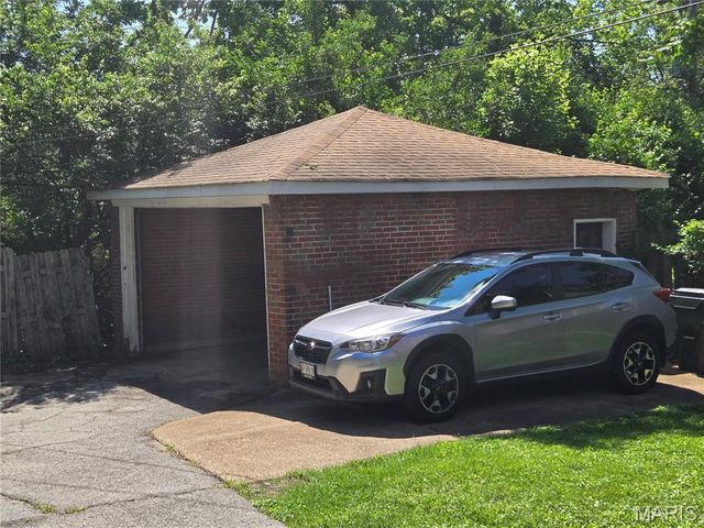 1120 Moorlands Drive, Richmond Heights, MO 63117