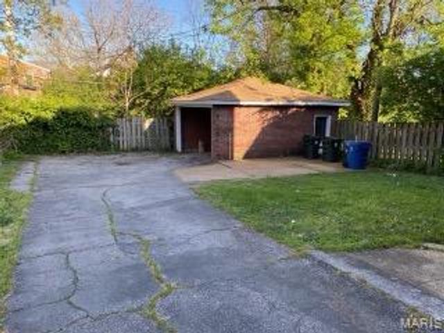 1120 Moorlands Drive, Richmond Heights, MO 63117