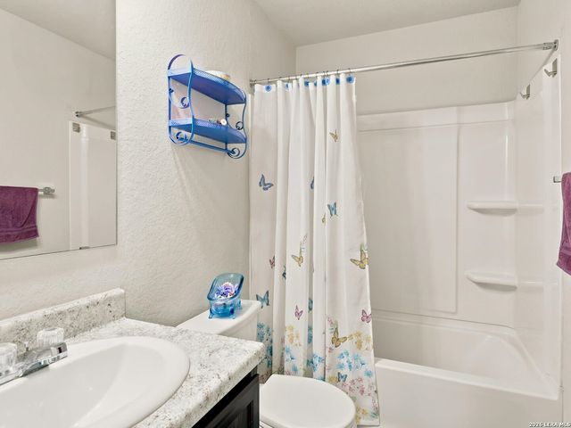 13122 Heathers Arrow, St Hedwig, TX 78152