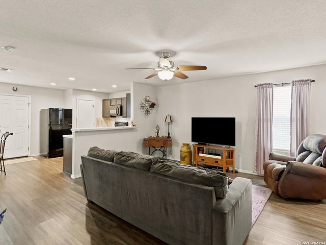 13122 Heathers Arrow, St Hedwig, TX 78152