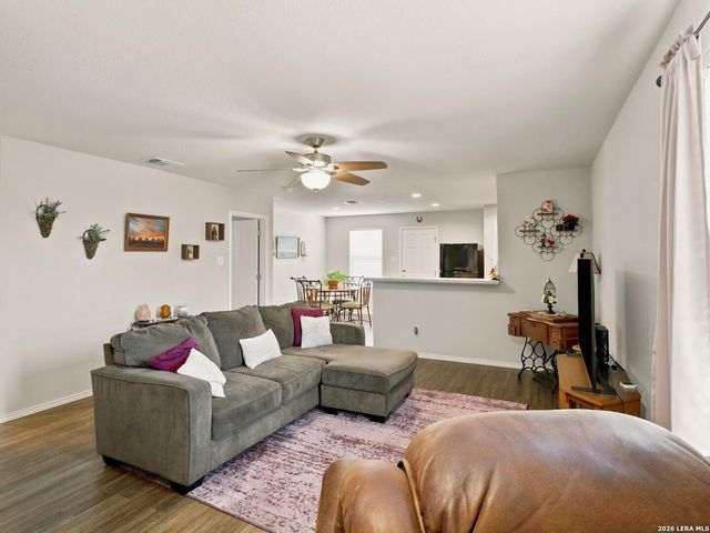 13122 Heathers Arrow, St Hedwig, TX 78152