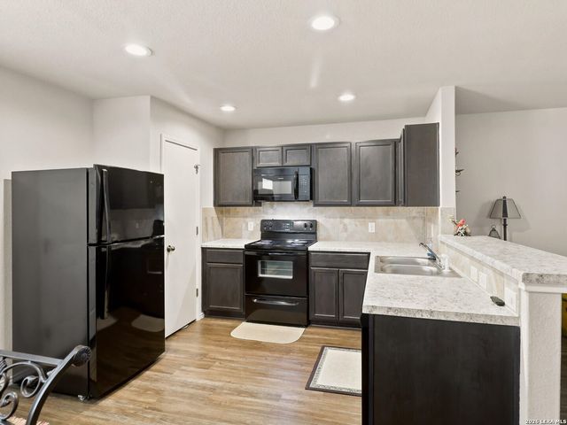 13122 Heathers Arrow, St Hedwig, TX 78152