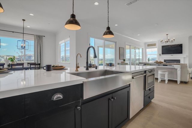 2495 Kruip Ct, Lathrop, CA 95330