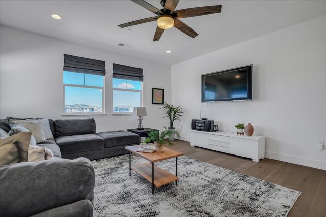 2495 Kruip Ct, Lathrop, CA 95330