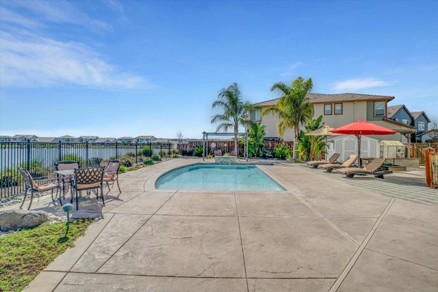 2495 Kruip Ct, Lathrop, CA 95330