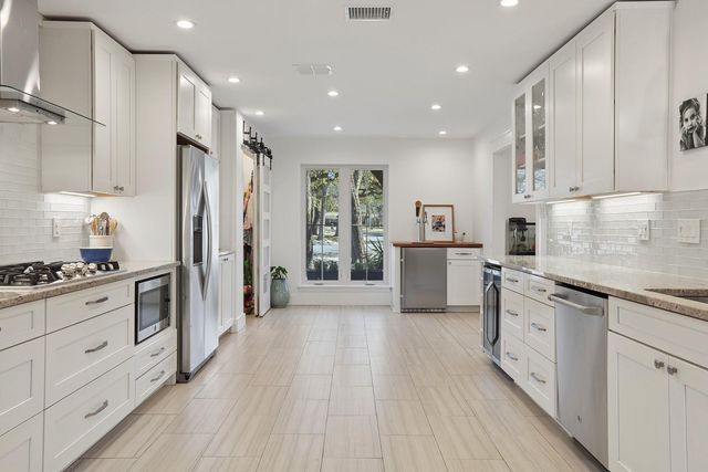 8610 MESA DR, Austin, TX 78759