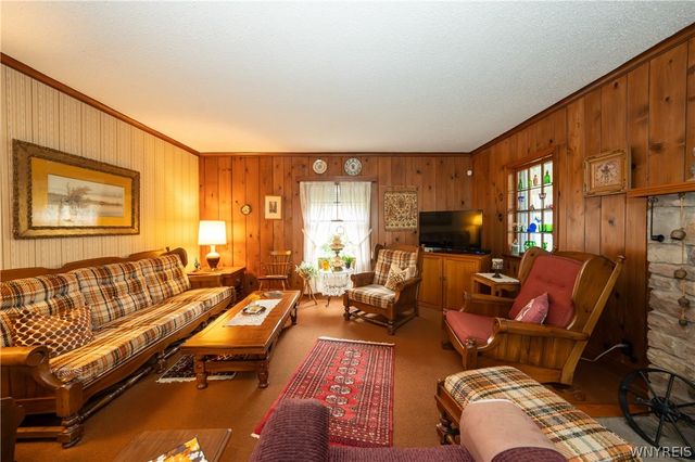 7587 Back Creek Road, Boston, NY 14075