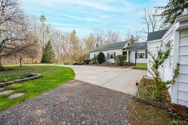 7587 Back Creek Road, Boston, NY 14075