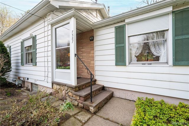 7587 Back Creek Road, Boston, NY 14075