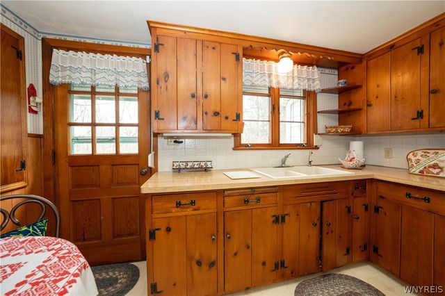 7587 Back Creek Road, Boston, NY 14075