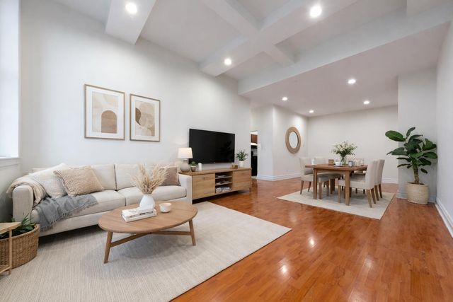 4502 Ditmars Blvd Apt 515, New York City, NY 11105