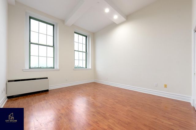 4502 Ditmars Blvd Apt 515, New York City, NY 11105