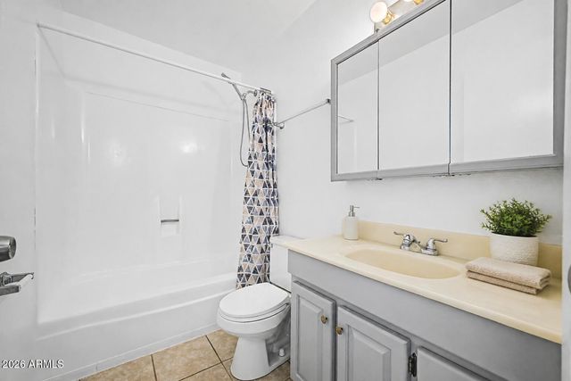 2046 W HAZELWOOD Parkway, Phoenix, AZ 85015
