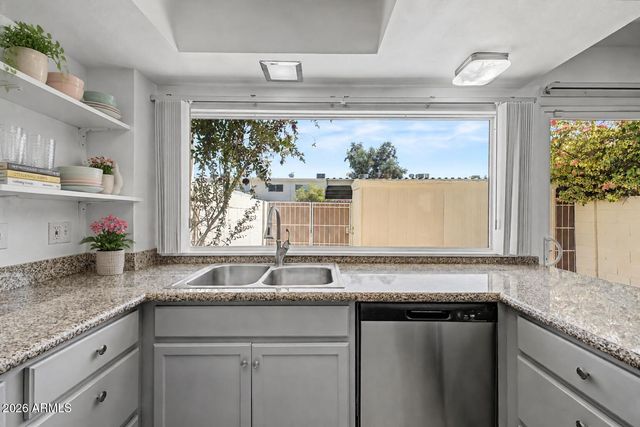 2046 W HAZELWOOD Parkway, Phoenix, AZ 85015