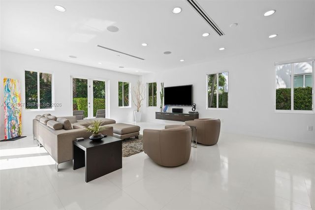 2317 N Atlantic Boulevard, Fort Lauderdale, FL 33305