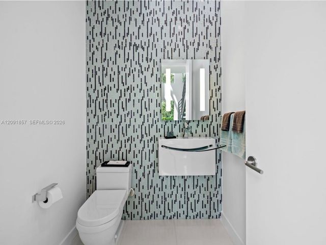 2317 N Atlantic Boulevard, Fort Lauderdale, FL 33305