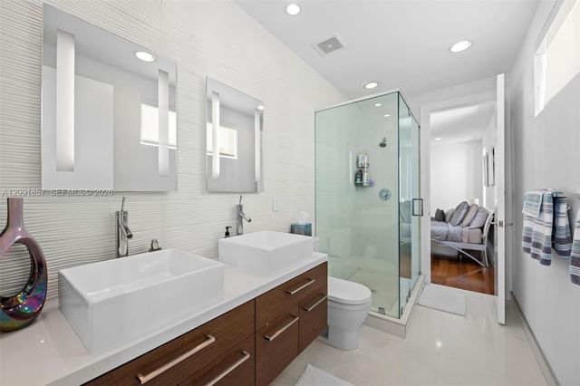 2317 N Atlantic Boulevard, Fort Lauderdale, FL 33305