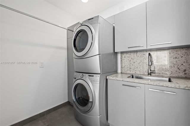 2317 N Atlantic Boulevard, Fort Lauderdale, FL 33305