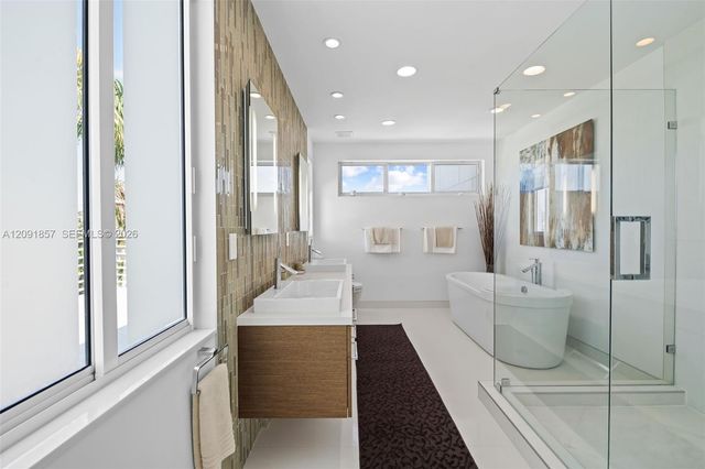 2317 N Atlantic Boulevard, Fort Lauderdale, FL 33305