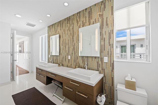 2317 N Atlantic Boulevard, Fort Lauderdale, FL 33305