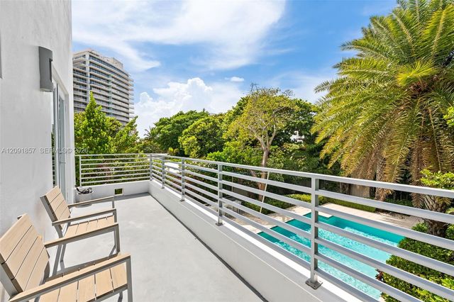 2317 N Atlantic Boulevard, Fort Lauderdale, FL 33305