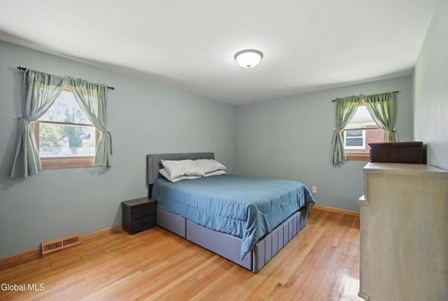 34 Mountainview Avenue, Albany, NY 12208