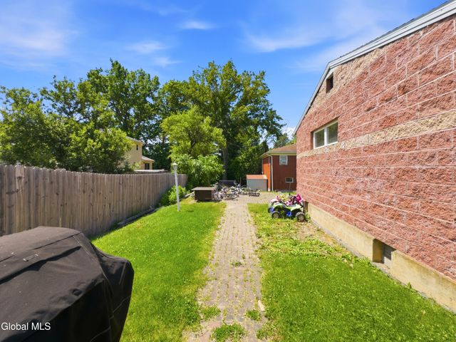 34 Mountainview Avenue, Albany, NY 12208
