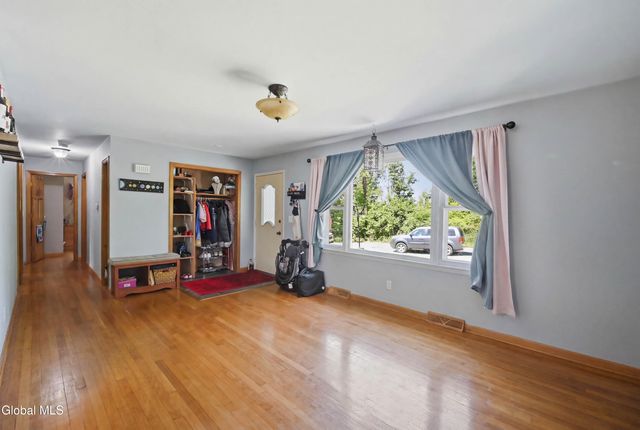 34 Mountainview Avenue, Albany, NY 12208
