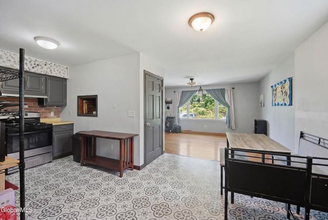 34 Mountainview Avenue, Albany, NY 12208