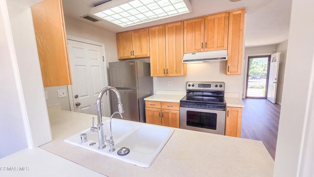 3105 Lodgewood Street, Newbury Park, CA 91320